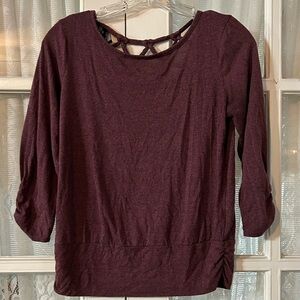 😉Bundle Days😉 Women’s By & By Maroon 3/4 Sleeved Shirt W/ A Cut Out Back Design
